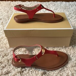 💐NEW IN BOX💐Michael Kors Women's MK Logo Plate Thong Sandals - Size 6 1/2M